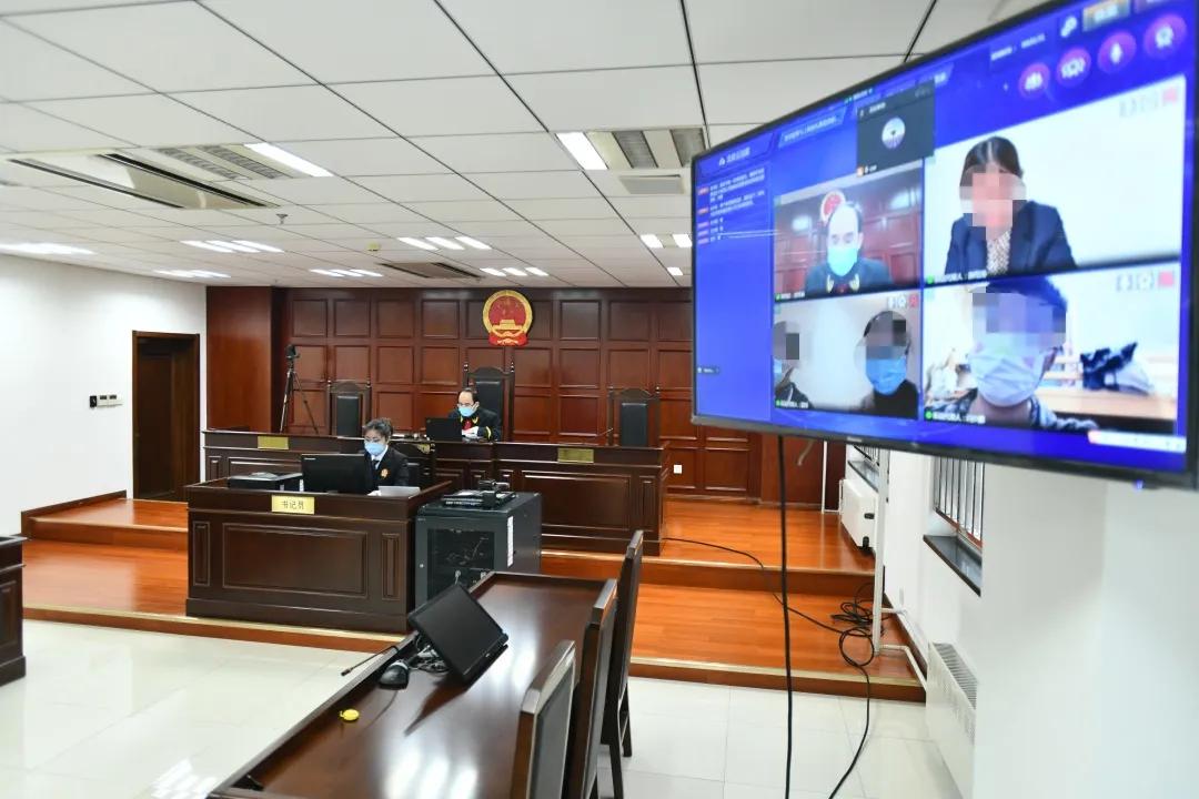 骑手车祸离世，百万赔偿背后，是打工人最缺失的安全感

他只是风雨里千千万万个奔波