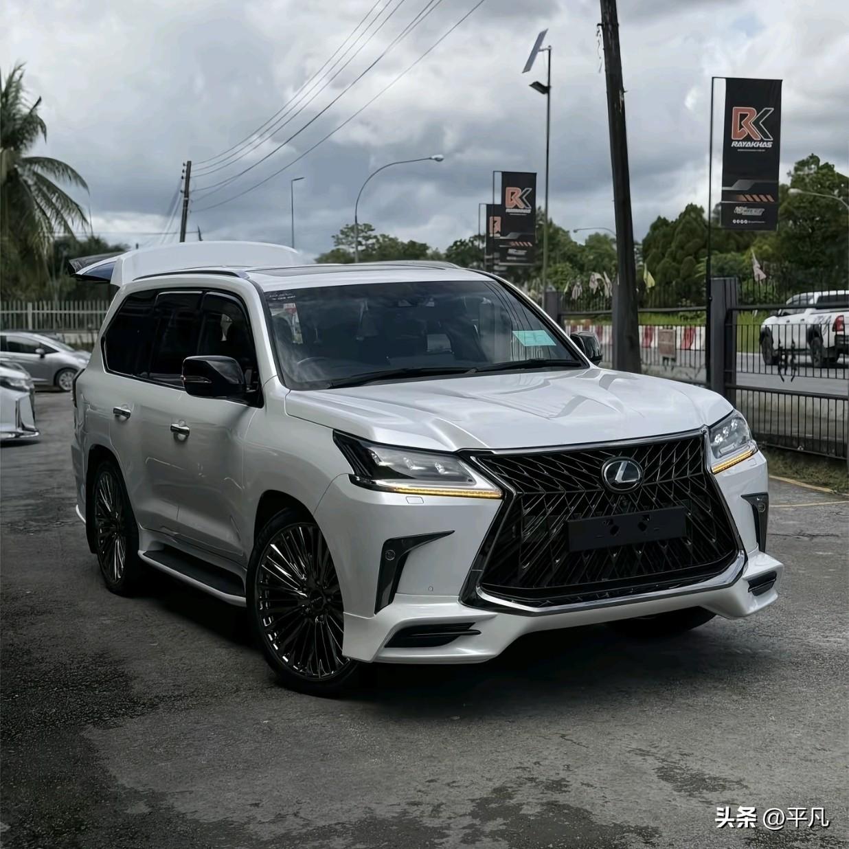 有人告诉我这是一台神车。

我很好奇为什么大家都夸雷克萨斯LX570。去搜了一下