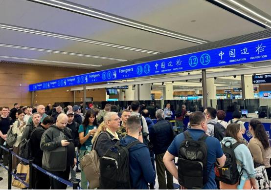 大批美国游客涌入中国，回国后坦言：客观对比，中国比美国强多了

曾几何时，“出国