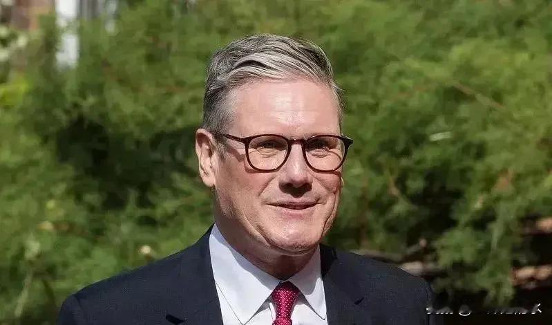 斯塔默表示：时隔八年英国首相再次访问中国，这既是对华关系的重新修整，也是当前国际