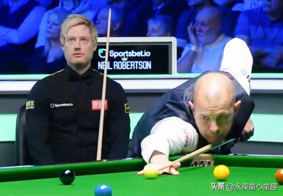 罗伯逊2-2战平霍金斯，均保留晋级巡回锦标赛四强机会！
 
 
北京时间4月1日