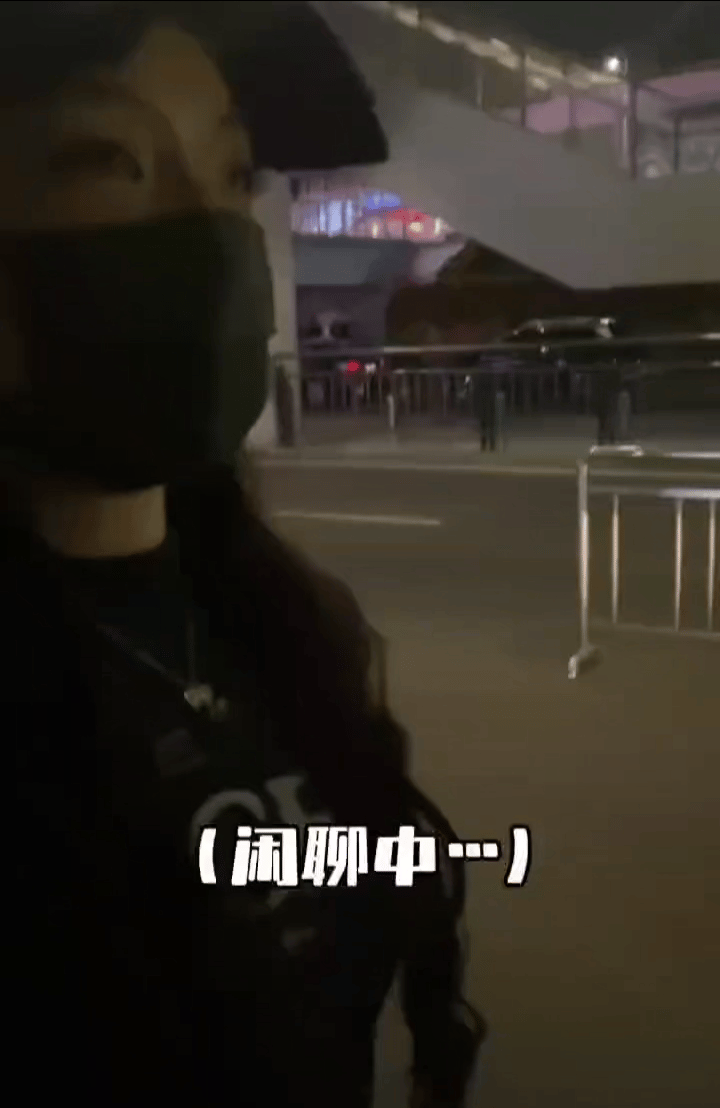 VaVa和粉丝聊天睁着眼就是走错 哈哈，VaVa这“路痴”属性也太可爱了吧！和粉