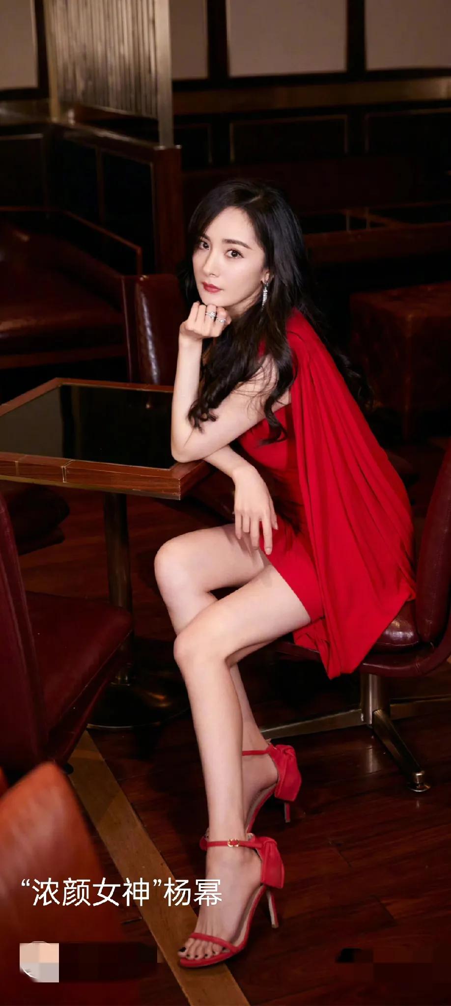 美貌与性感并存的杨幂