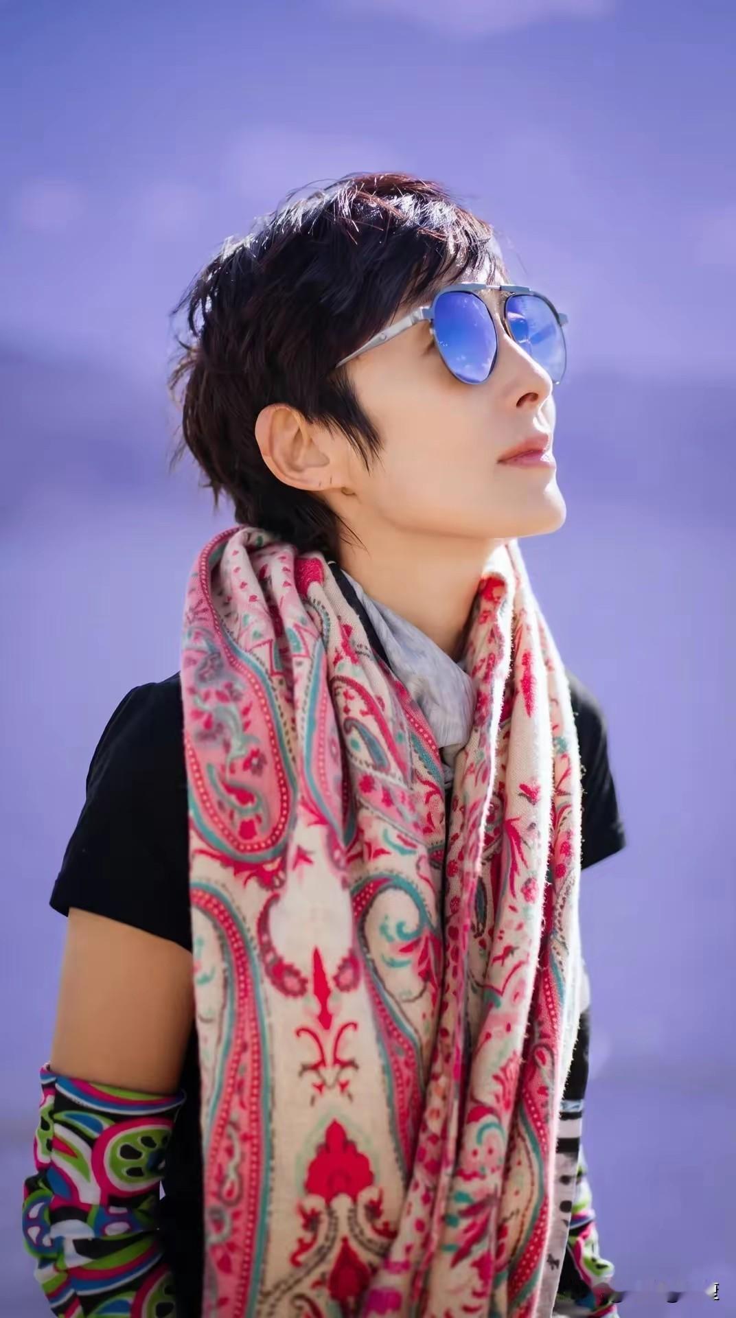 张敏
八十年代港圈鼎盛女演员
身材高挑
颜值爆表
演技一流
在众多女演员里算得上