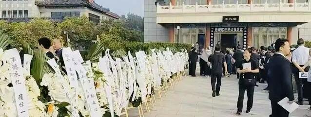 “共记岁月山河，追思敬大姐荧屏初心”！
敬一丹老师一路走好……[祈祷][祈祷][