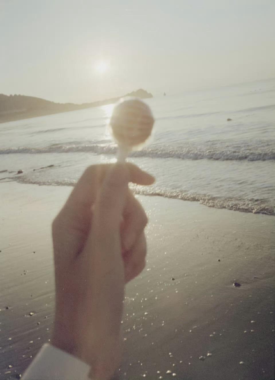 我欣赏这样的姑娘：可以爱得撕心裂肺，也可以走得干干脆脆。——说走就走，是这世上最