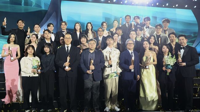 第61届百想总结广播部门的评委们表示:今年的评审比任何时候都激烈。在电视剧和综艺