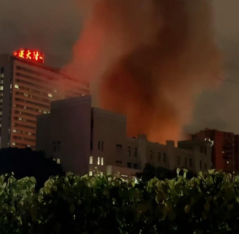 太吓人了，大晚上的福州茶亭附一医院旁边的民房怎么突然就起火了，还烧了那么久，住在