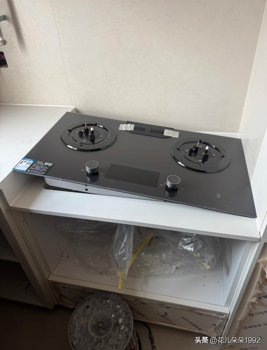 安装师傅、台面师傅和设计师都沉默了
设计师说没问题，都考虑好了！
台面师傅和安装