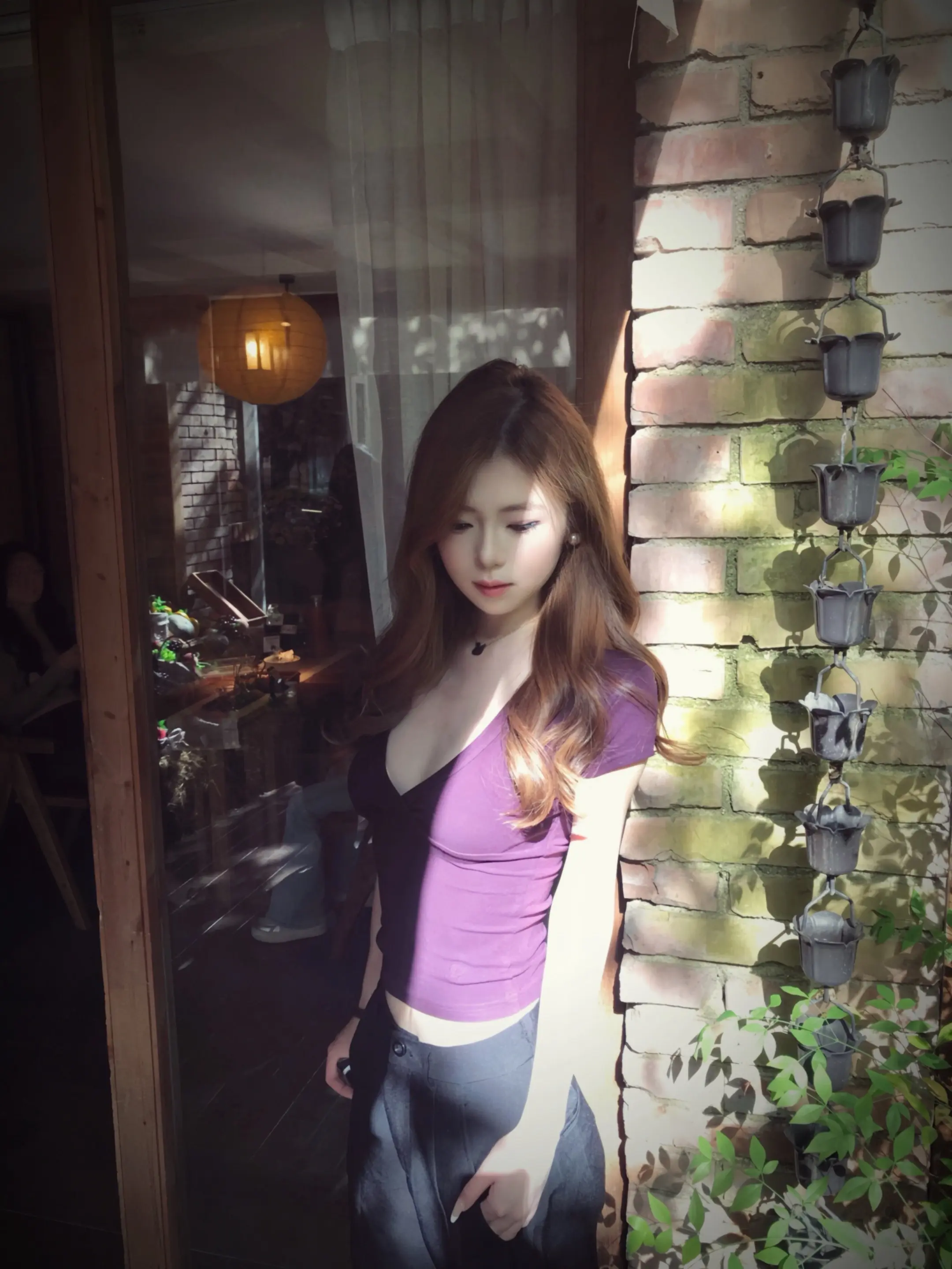 能否像一棵树一样坚韧平静。