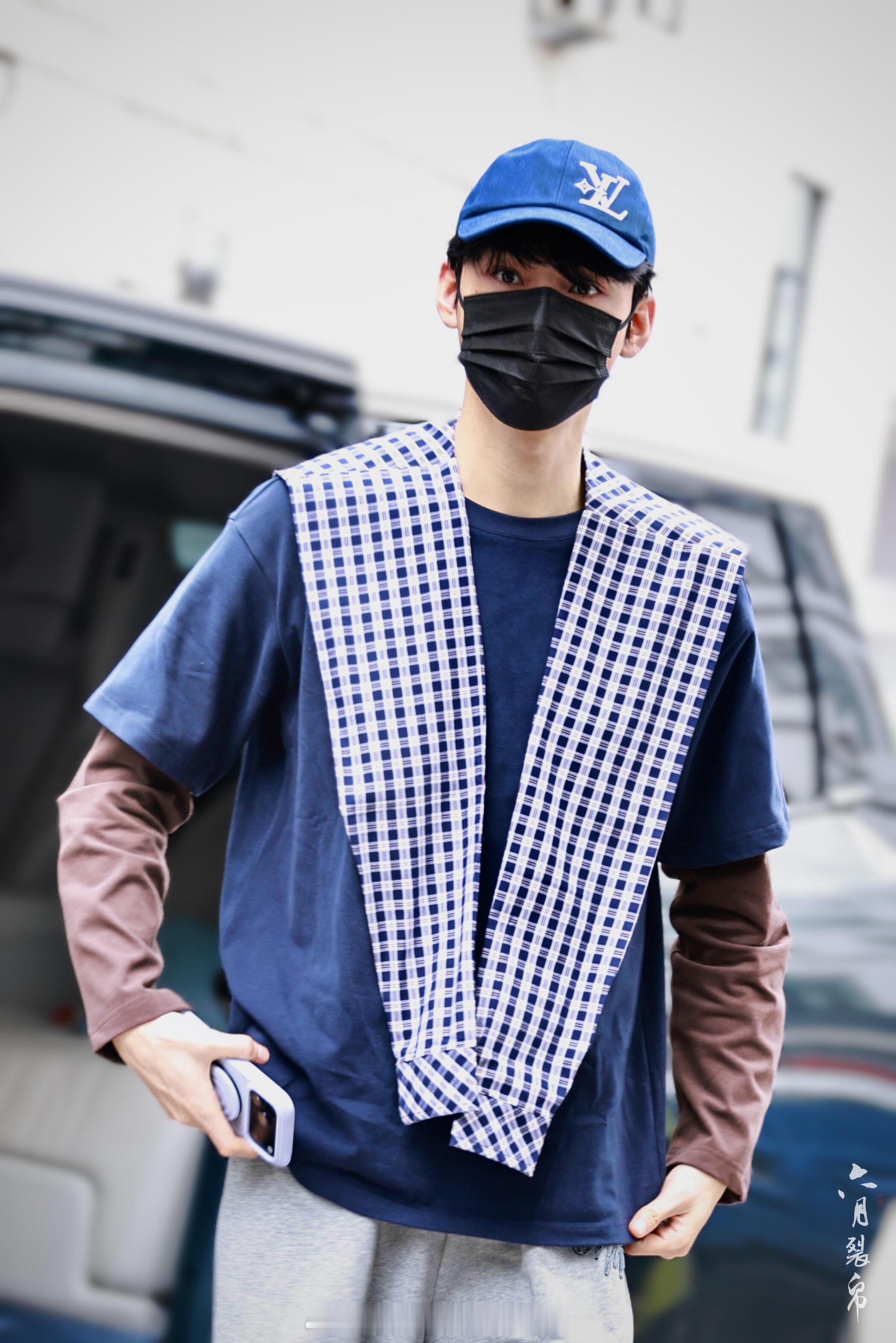 龚俊凤舞九天上班路透，眼睛圆溜溜的好乖好帅！！