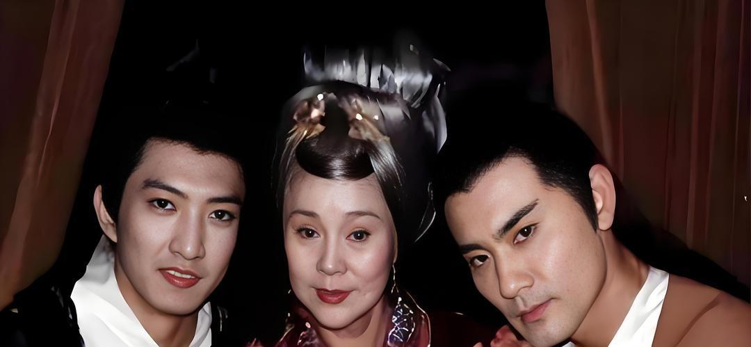 77岁的武则天被男宠张昌宗折腾到筋疲力尽，没曾想，当她沉沉睡去之后，张昌宗却偷偷