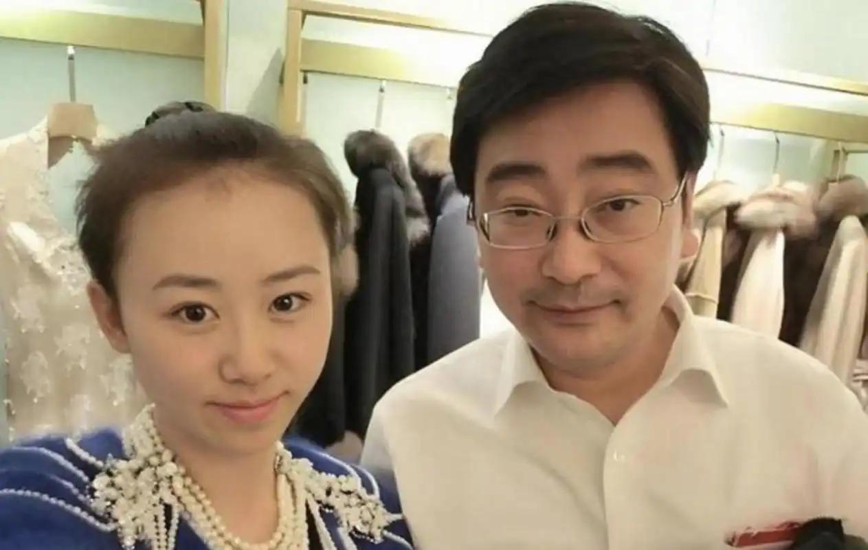 26岁女主播纪英男，跟个自称"富二代"的男人同居四年，四年间男友在她身上砸了近千
