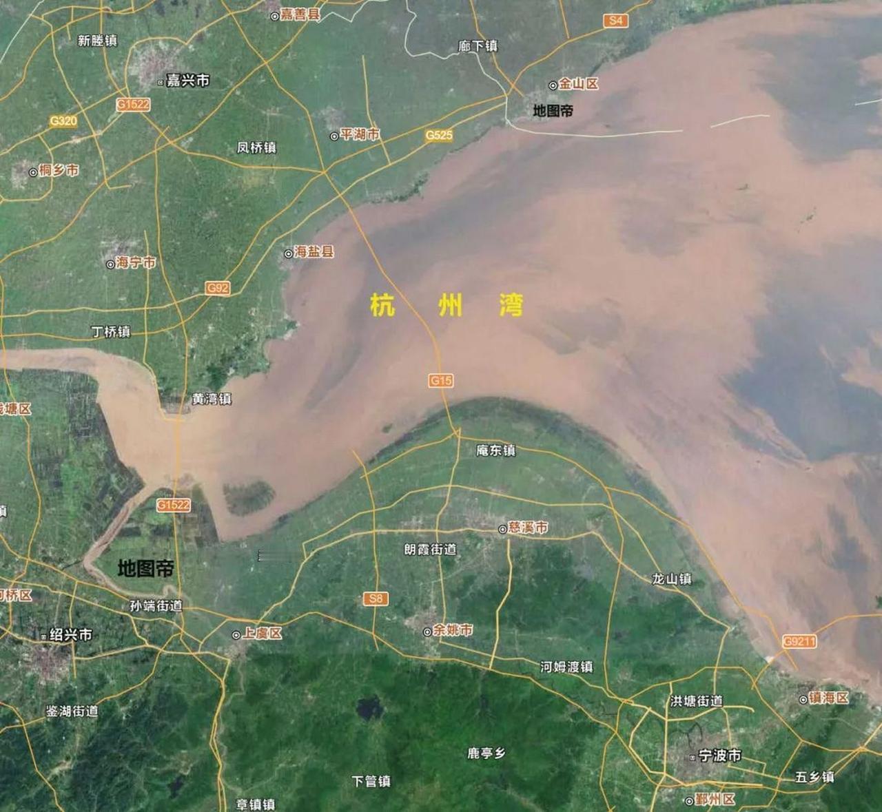 原来杭州湾既不是内河，也不是内海，它属于河口型海湾。
杭州湾，是世界三大强潮海湾