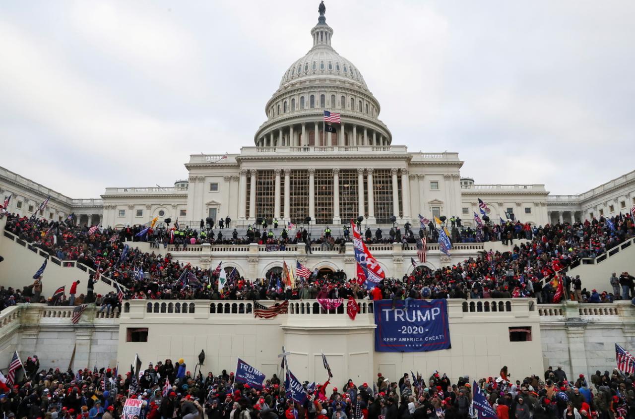 特朗普大笔一挥，改写美国历史，自夸做出“英雄之举”
 
不得不说，西方国家搞起“