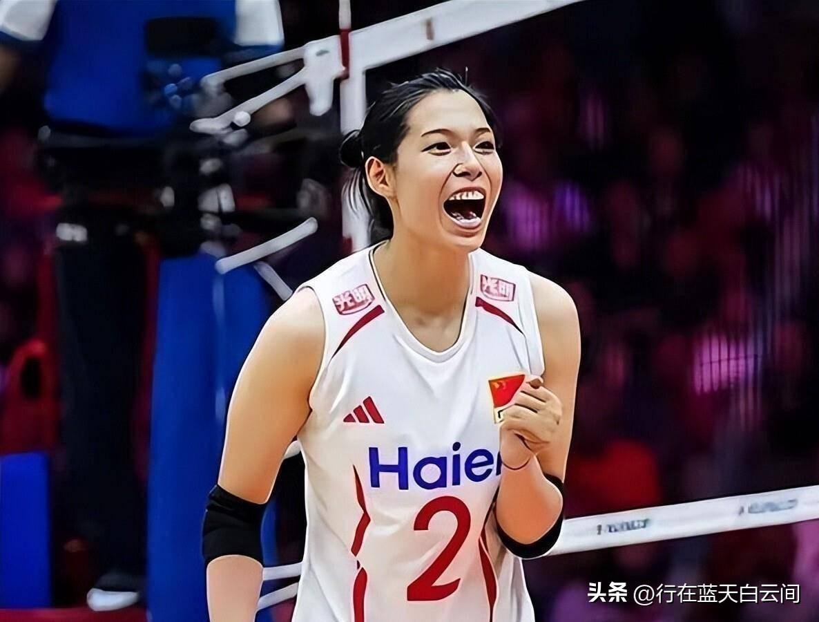 第一局，美国女排发挥比较好，25比15取胜。第二局，中国女排顶住压力，发挥出色，