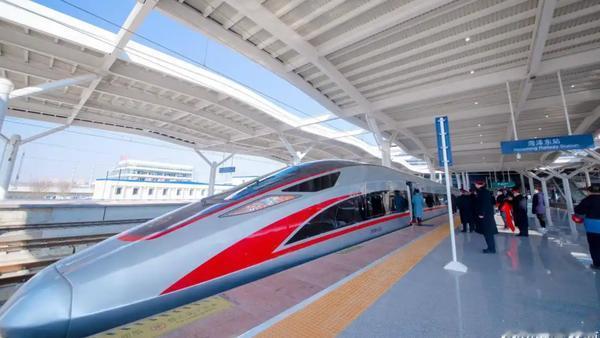 五一假期临近，火车票预售高峰如期而至，热门线路一票难求的背景下，恶意抢票、囤票倒