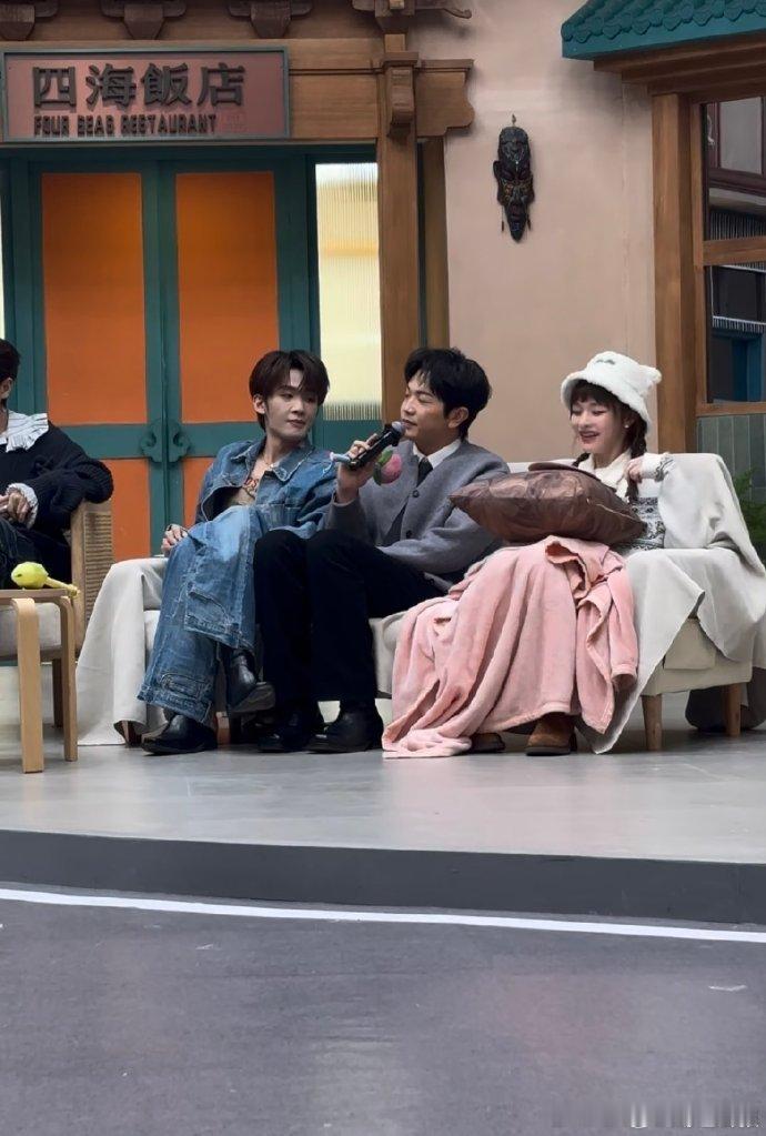 颜人中的表现虽不算惊艳，但胜在稳定发挥，细腻的唱腔把慢歌的韵味诠释得很到位。林宥