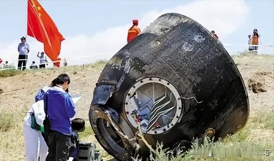 都是重返地球，印度返回舱光洁如新，为什么中国返回舱是焦黑的？

飞船再入大气层时