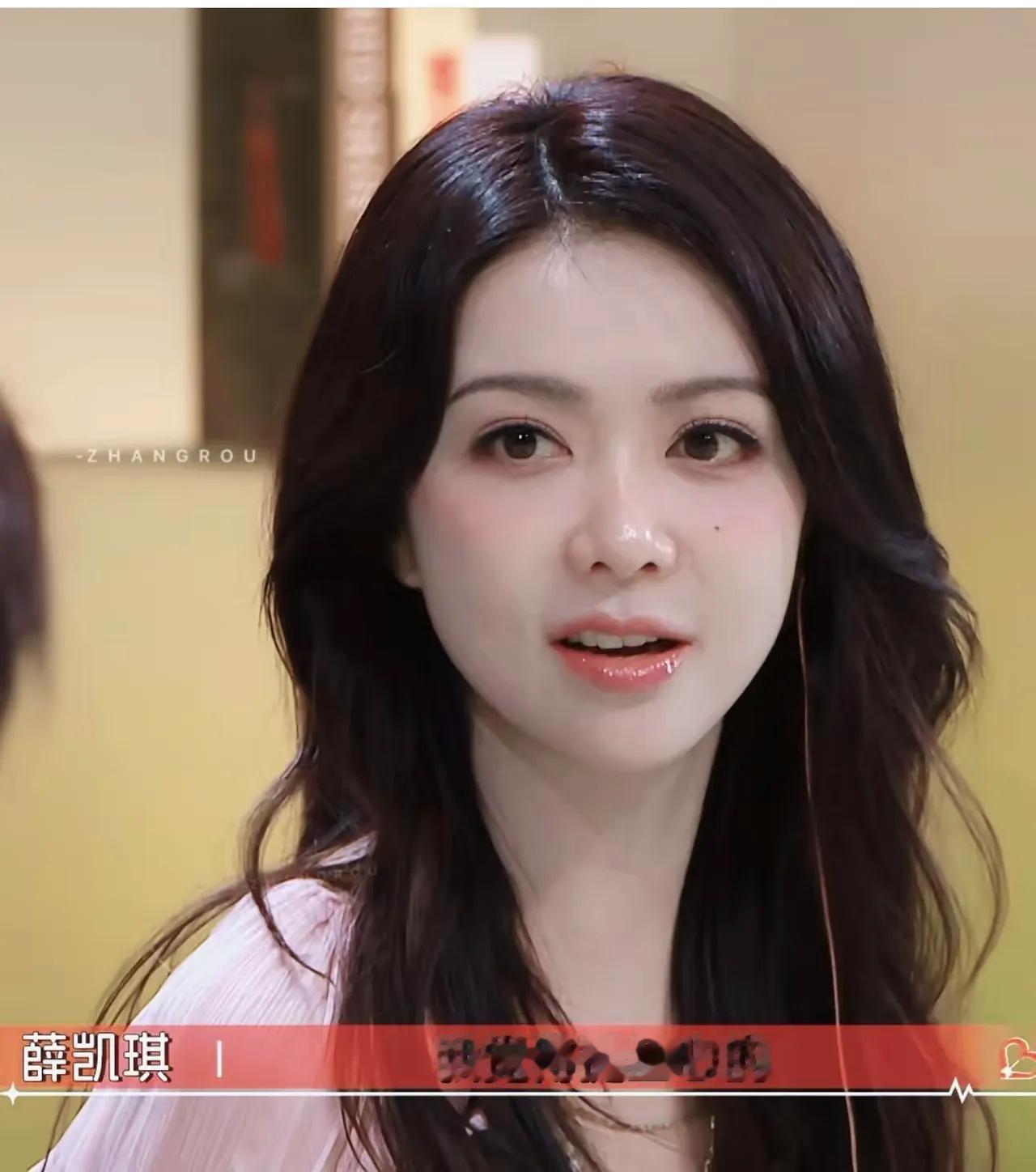 薛凯琪能20多年保持容貌没有什么变化，仅仅这一个条件就很难做到，那就是高度自律。