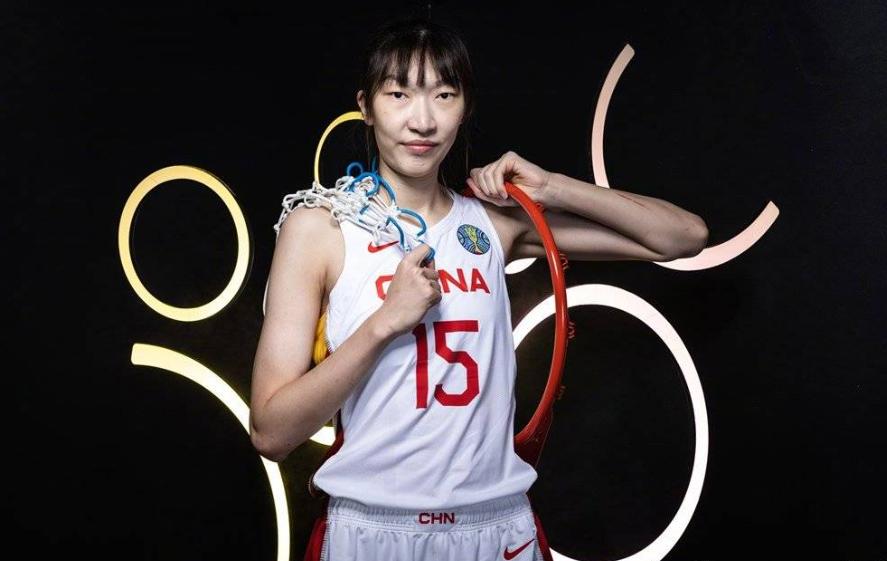 女篮世界杯倒计时三天！韩旭火速驰援柏林，中国女篮揭幕战直面世界第一的苦主美国队。