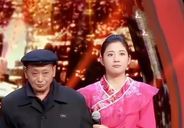 1990年，重庆36岁光棍捡到了一个女婴，不舍吃不舍喝将女孩养大，谁知，养女成年