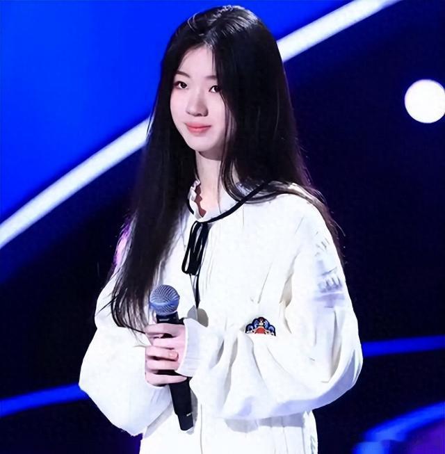 单依纯表白祖国差点哭了国乐无双用心解读歌曲背后的文化内涵，言语间流露着对祖国的深
