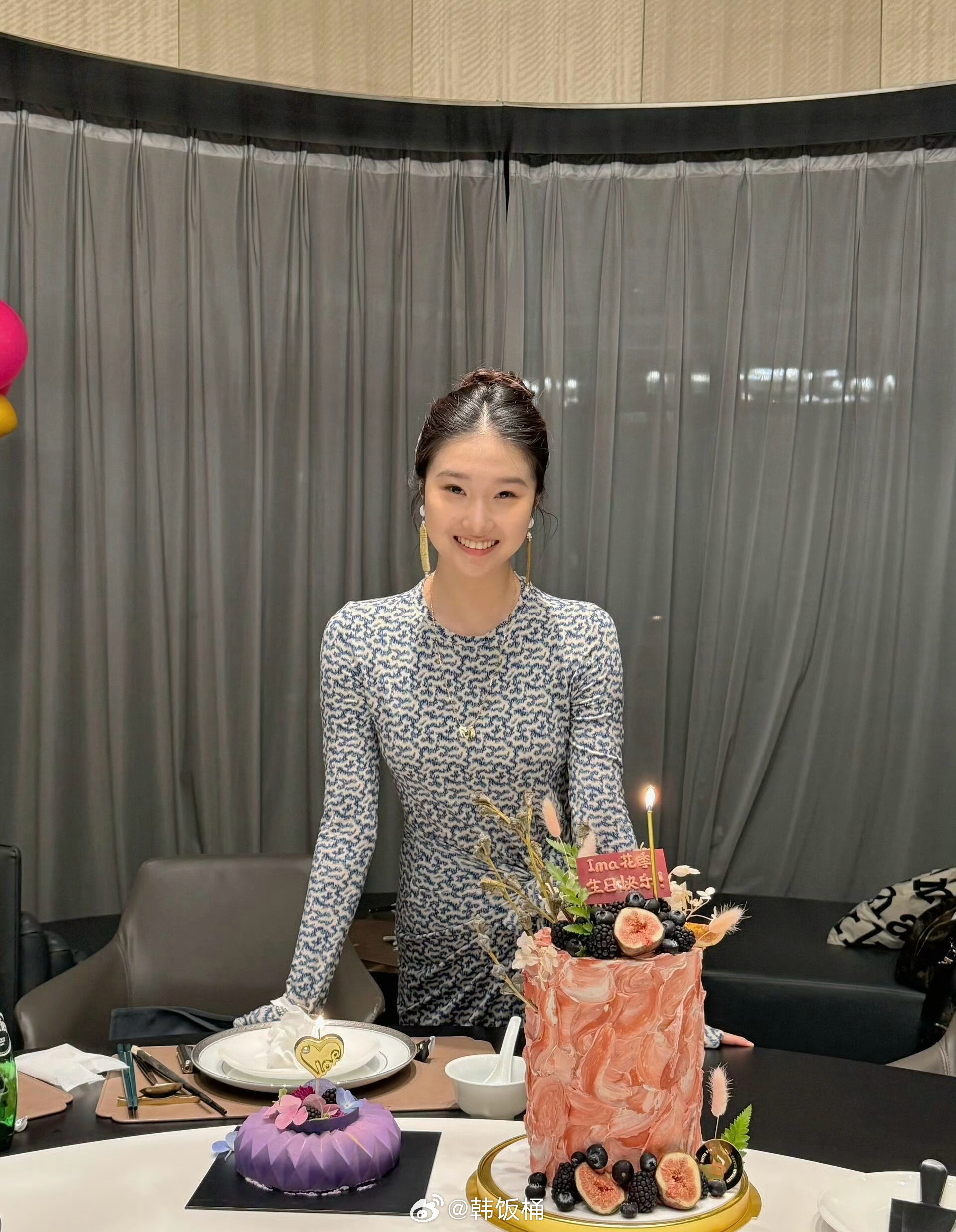 文章马伊琍大女儿17岁近照，转眼间这么多年过去了，爱马现在越来越有气质了，和妈妈