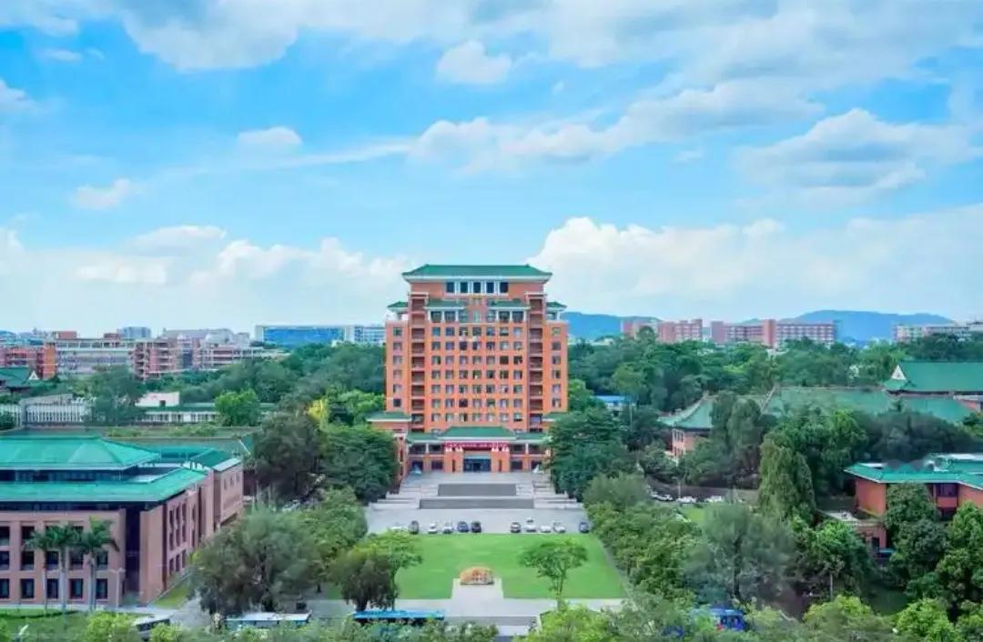 广东高校中，国家电网最认可的18所大学院校：
1.华南理工大学
2.哈尔滨工业大