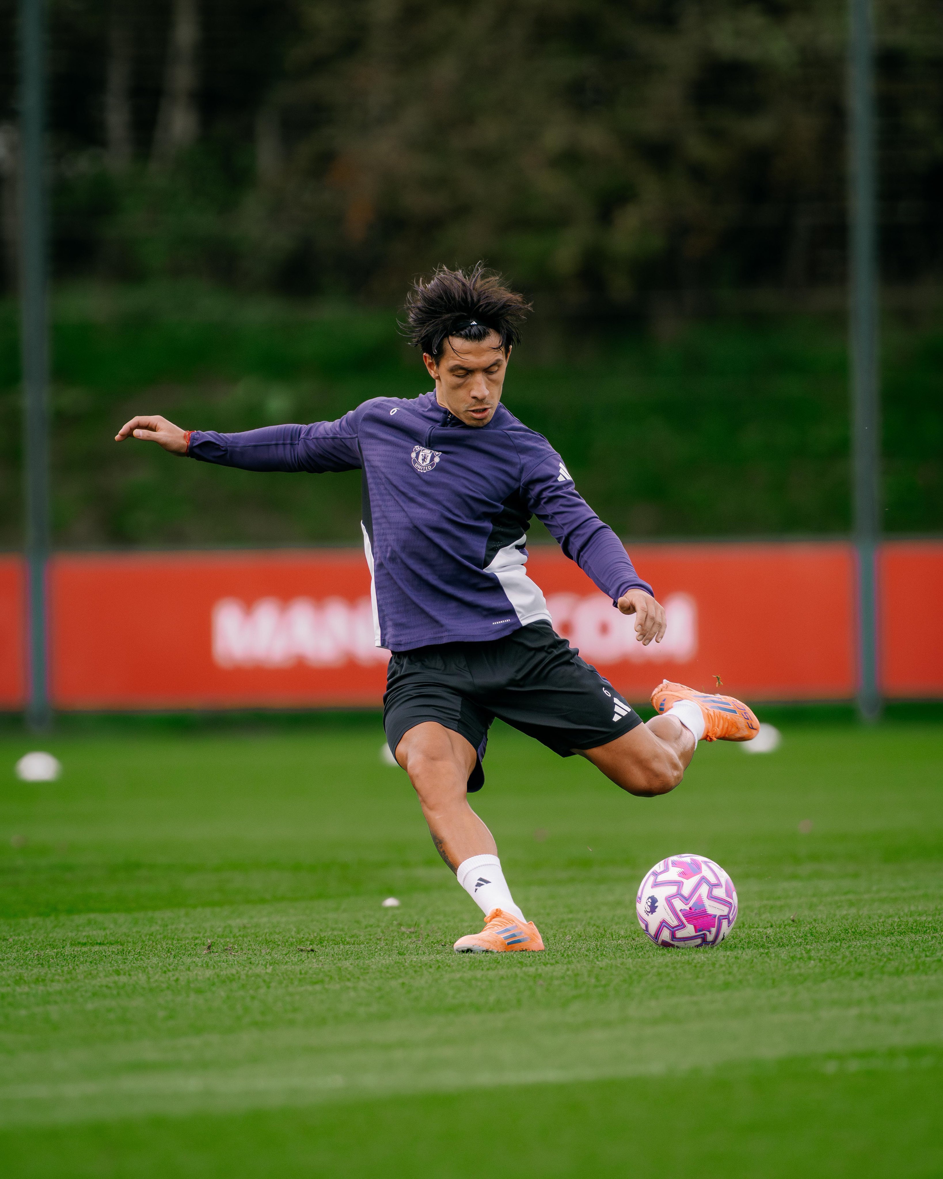 想象一下：马丁内斯向前出球，B费故意一漏，库尼亚连停球带转身，姆伯莫已经启动……