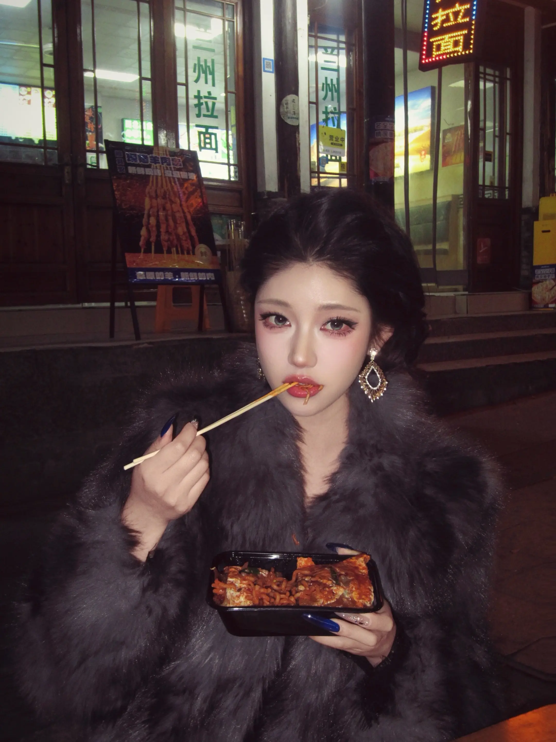 是你的话  吃路边摊也没关系