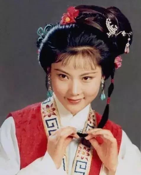 《一路繁花2》转场惠州，张柏芝暖心帮何赛飞拎包获赞
 
《一路繁花2》节目组结束