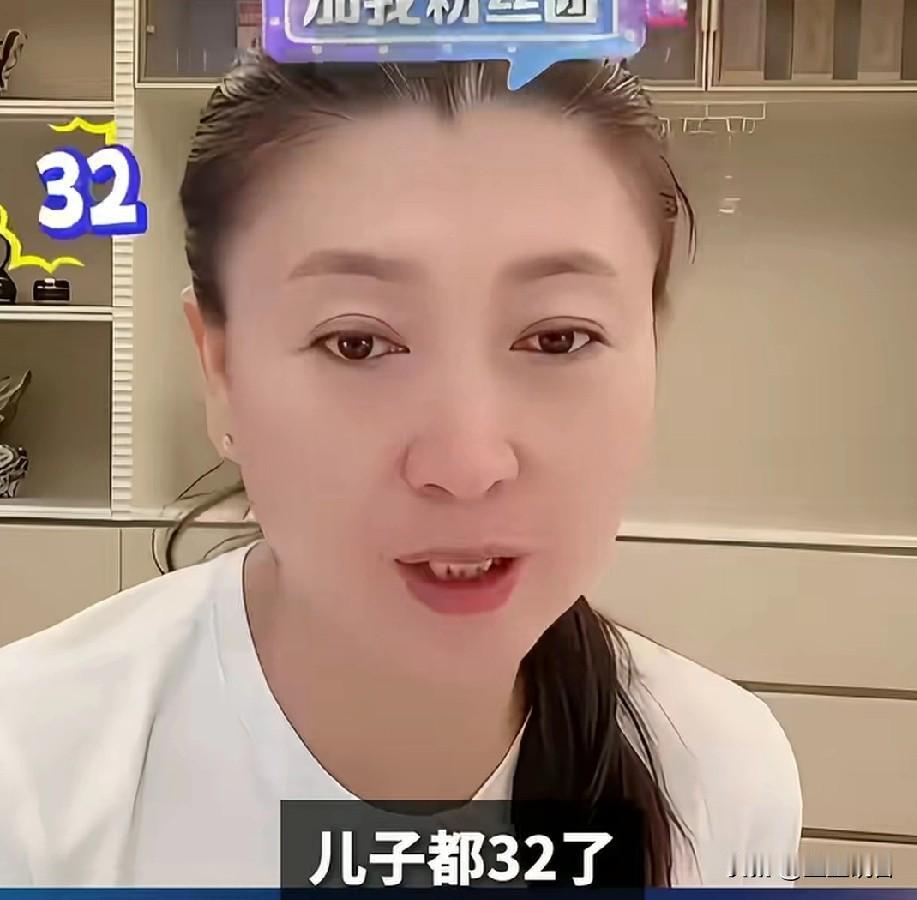 不知道小品演员闫学晶在直播室哭穷的目的是什么？但她为儿子的哭穷恰恰暴露了当下中国