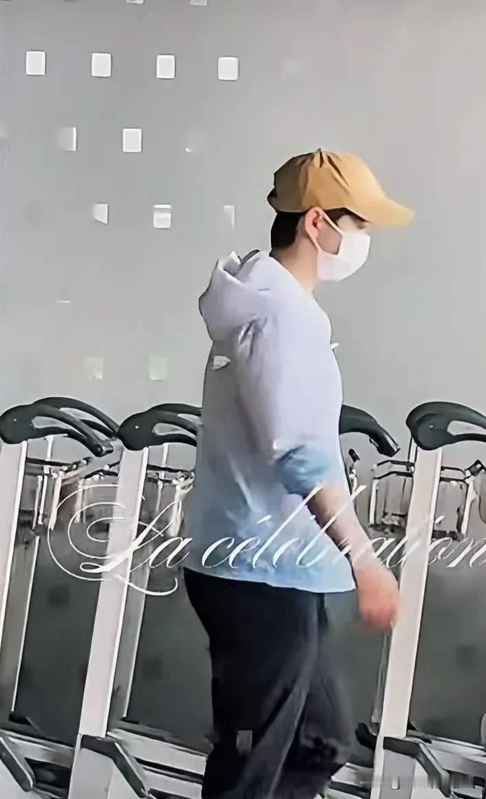 确认了！孙颖莎“突发”赶回北京！

机场已经有人看到莎莎，预计现在已经抵达北京。