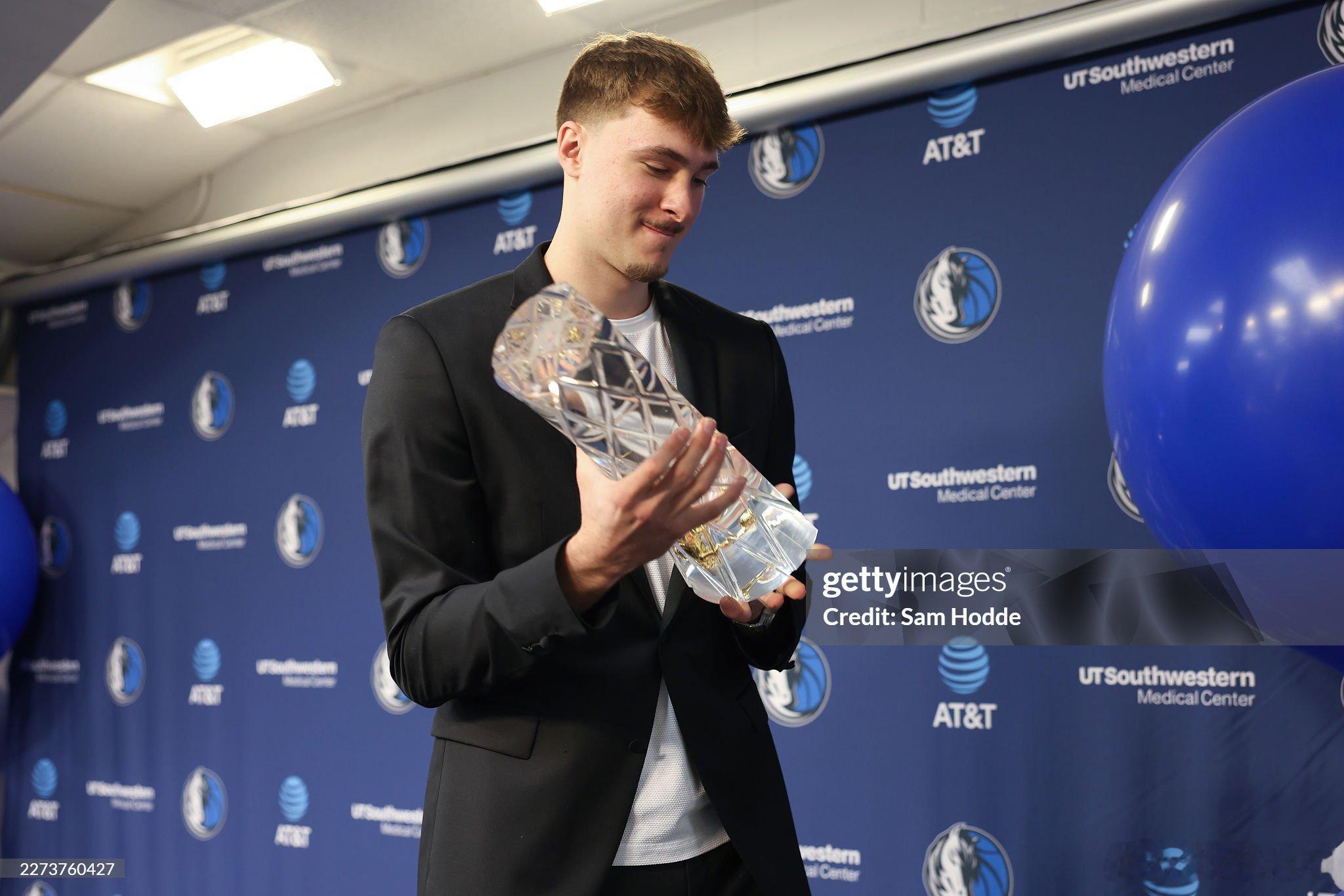 MFFL 弗拉格接受采访。“现在是我们前进的时候了，继续成长，继续变得更好，并对
