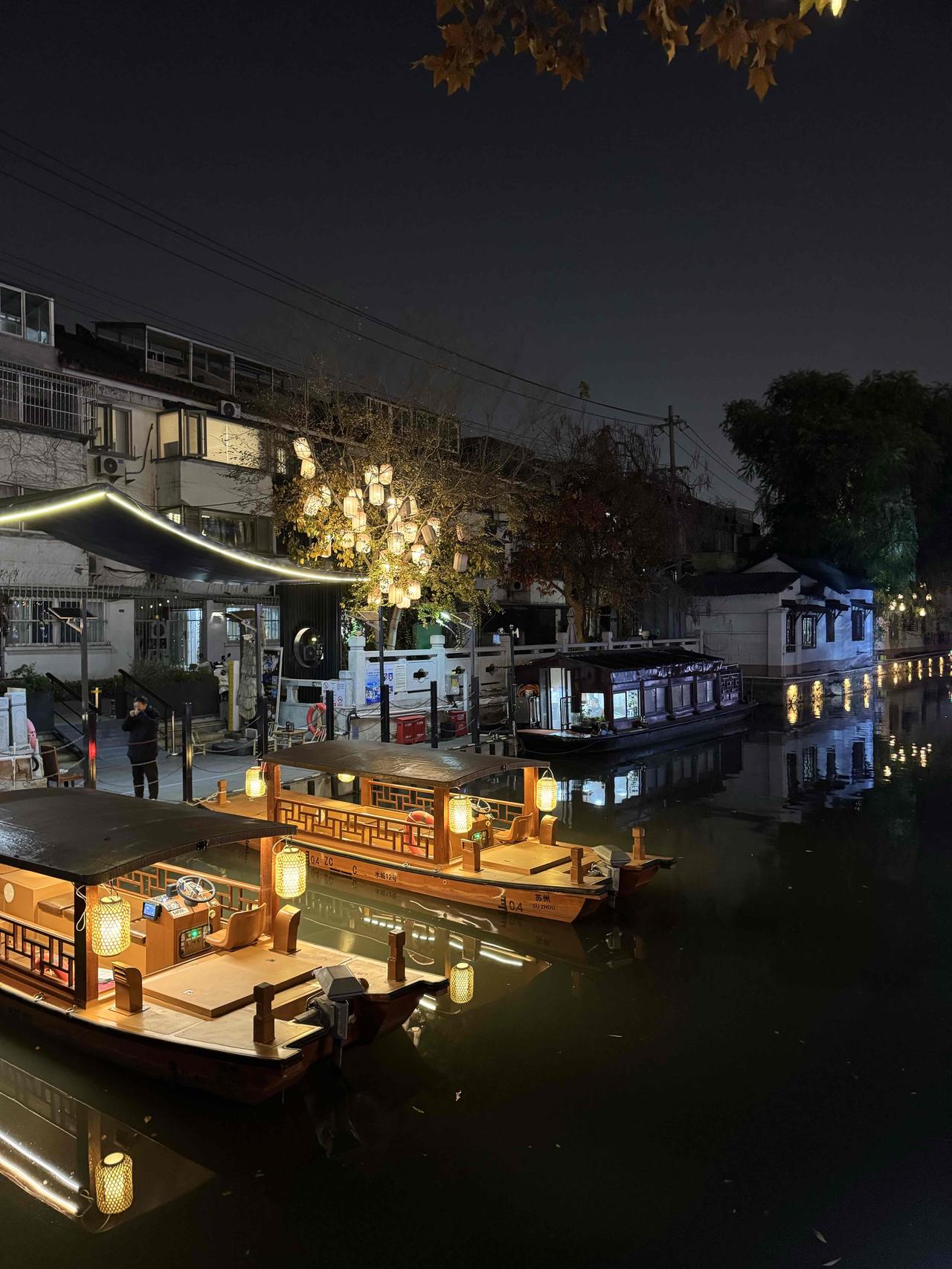 分享今天的随手拍！水巷游船