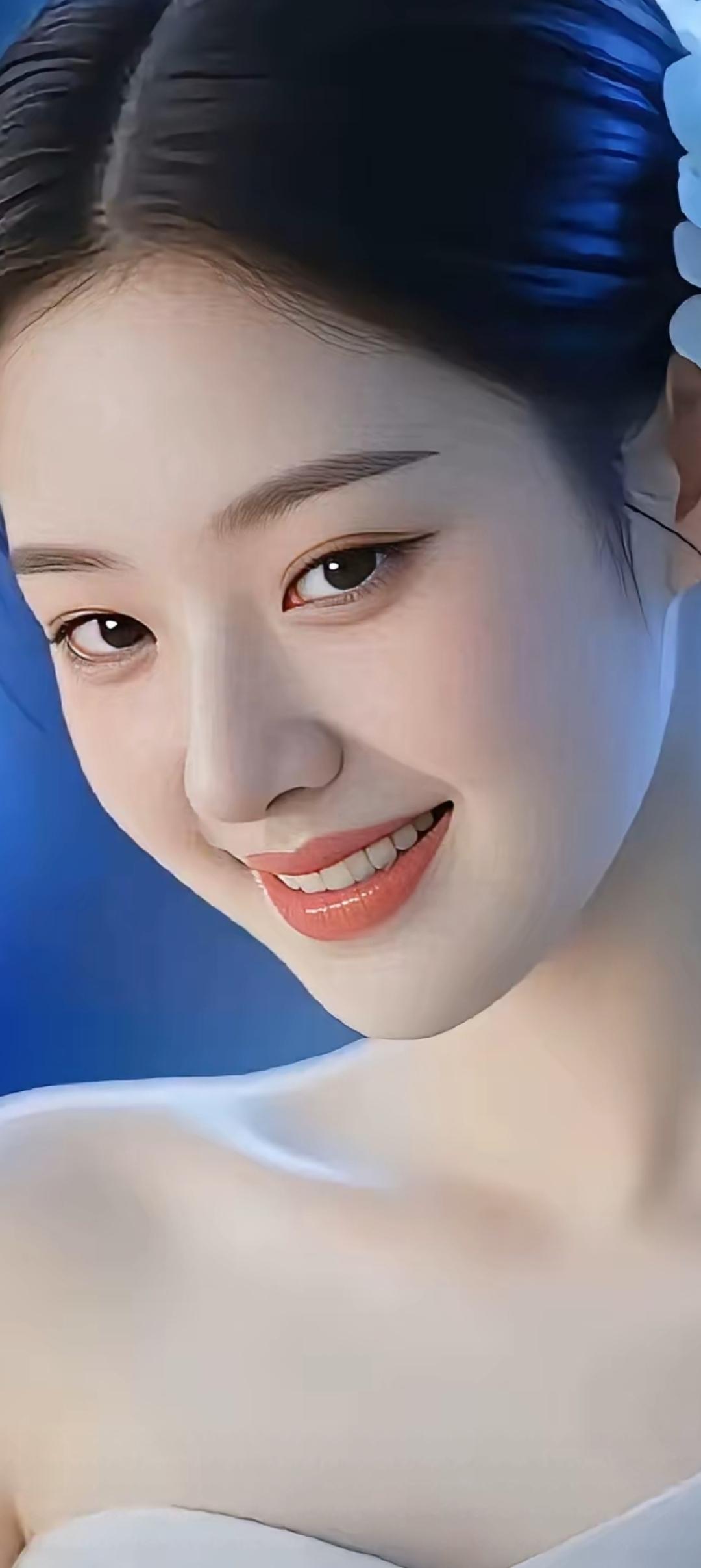 优雅微笑，散发迷人魅力！🌹✨