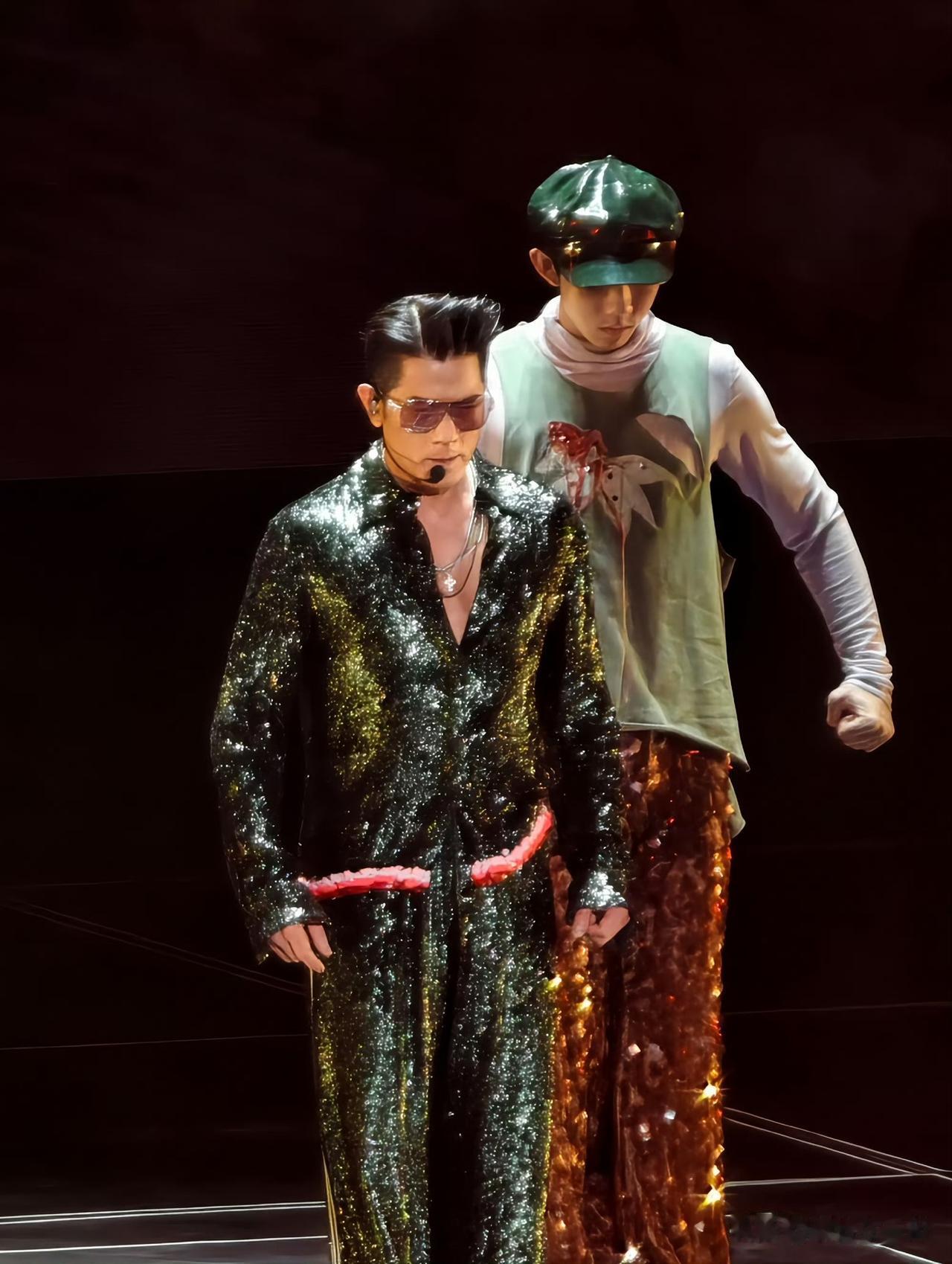 60岁的郭富城站在演唱会舞台上的时候，近3个小时的演出连轴转，劲歌热舞的高难度环