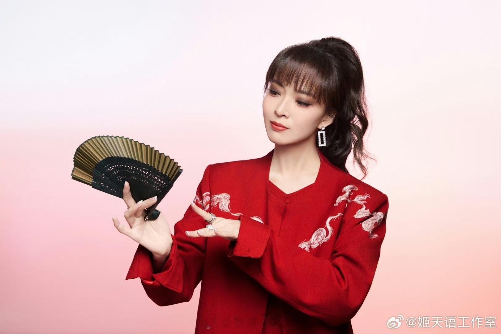 姬天语春晚闽南歌的含金量 华人春晚一曲《欢喜就好》，经典新编唱出两岸共同的记忆，