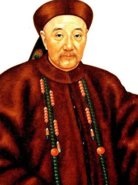 光绪九年，胡雪岩预感被抄家，深夜趁12个小妾熟睡，命令管家掀开被子，取出床底下藏