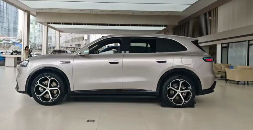 问界M6纯电Max/Max+，新增车型，瞄得准，一针见血的对接上了用户需求，进一