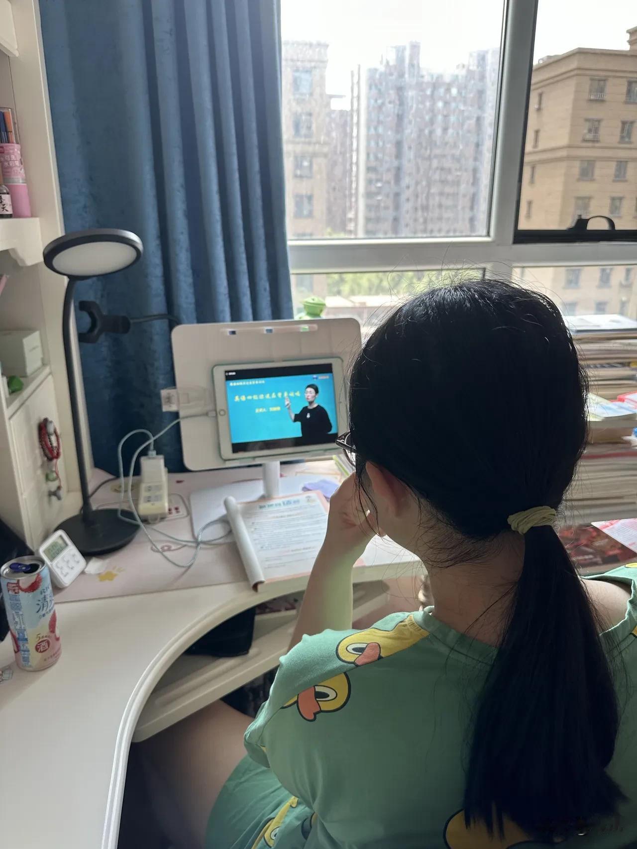 吉林省547分，全省排名1.4万后，成功上岸公费师范生。

小咪妈陪读分享小咪整