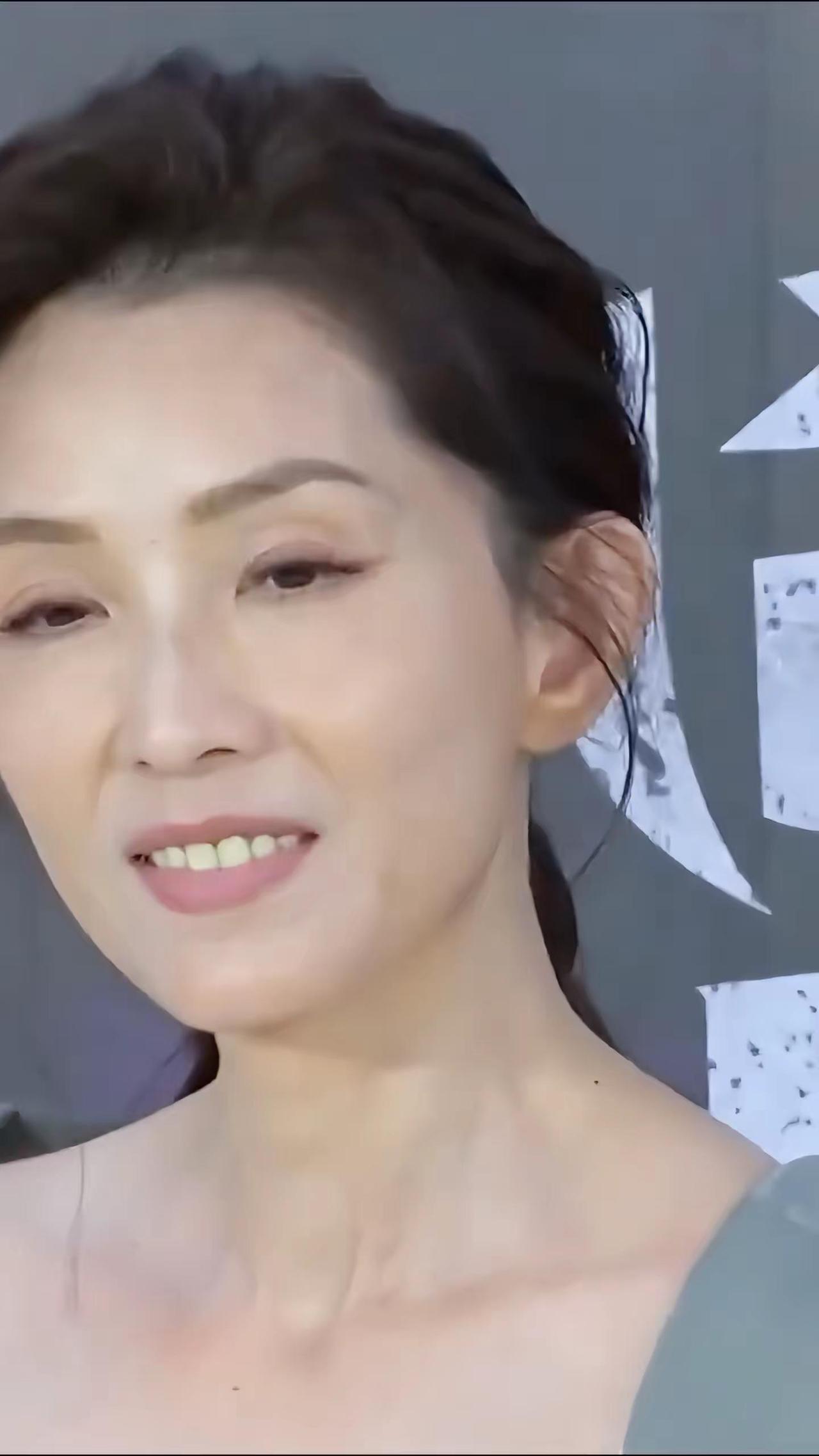 一眼万年😘 叶全真 跨越年龄的时尚魅力 一眼沦陷 治愈系笑容