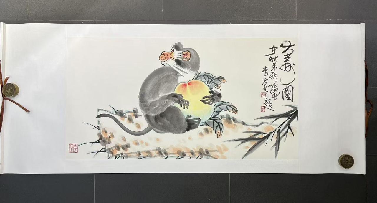 李燕  54*103cm   约5平尺   横轴

有画家本人合影照片
