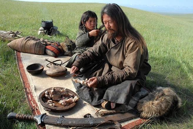 很多人都好奇：蒙古骑兵为什么能横扫欧亚大陆？
答案可能会让你意外。
他们最大的秘