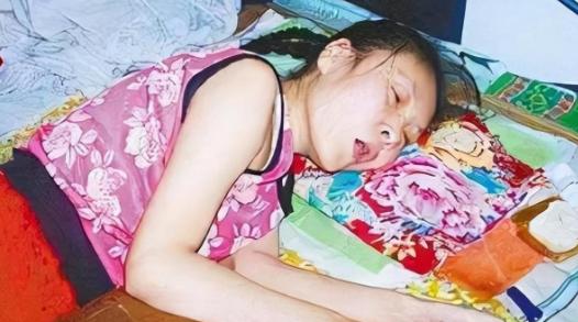 堪称躺平鼻祖！1990年，河北吴桂英挨耳光后瘫痪二十年，监控拍下一幕，戳穿持续 