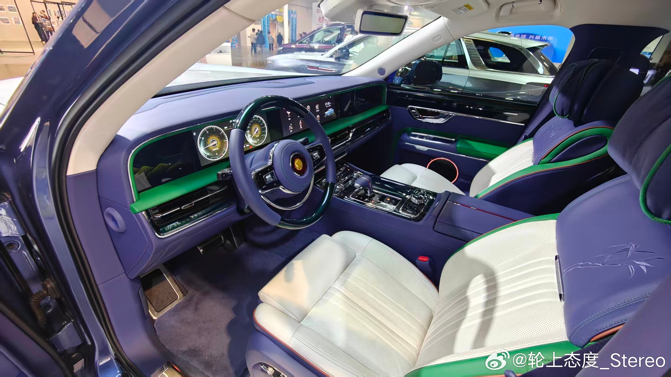 我的第一反应大红旗也有eva联名款[揣手]红旗国雅我与汽车的日常 ​​​