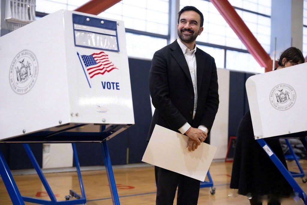 这下又该轮到印度网友吹牛了，因为印度裔帅哥马姆达尼这次当选了纽约市长，而且是纽约