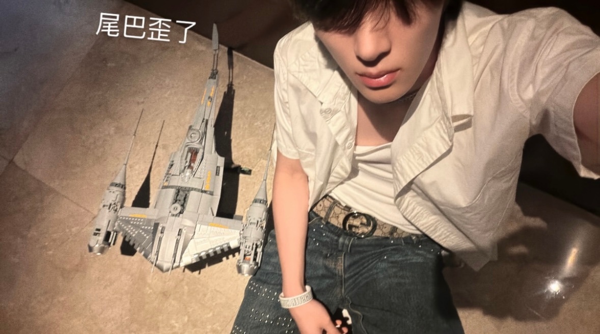aaa_shun：尾巴歪了谁的尾巴歪了你说 
