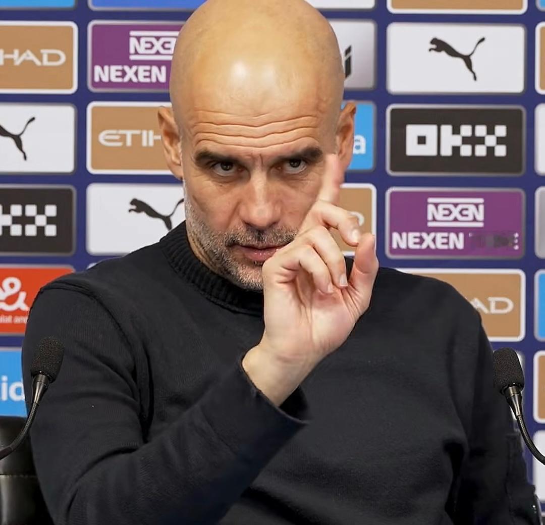 圣诞节别人狂欢，瓜迪奥拉却让球员每天上秤称体重。
他把节日餐桌变成体能考场。
曼